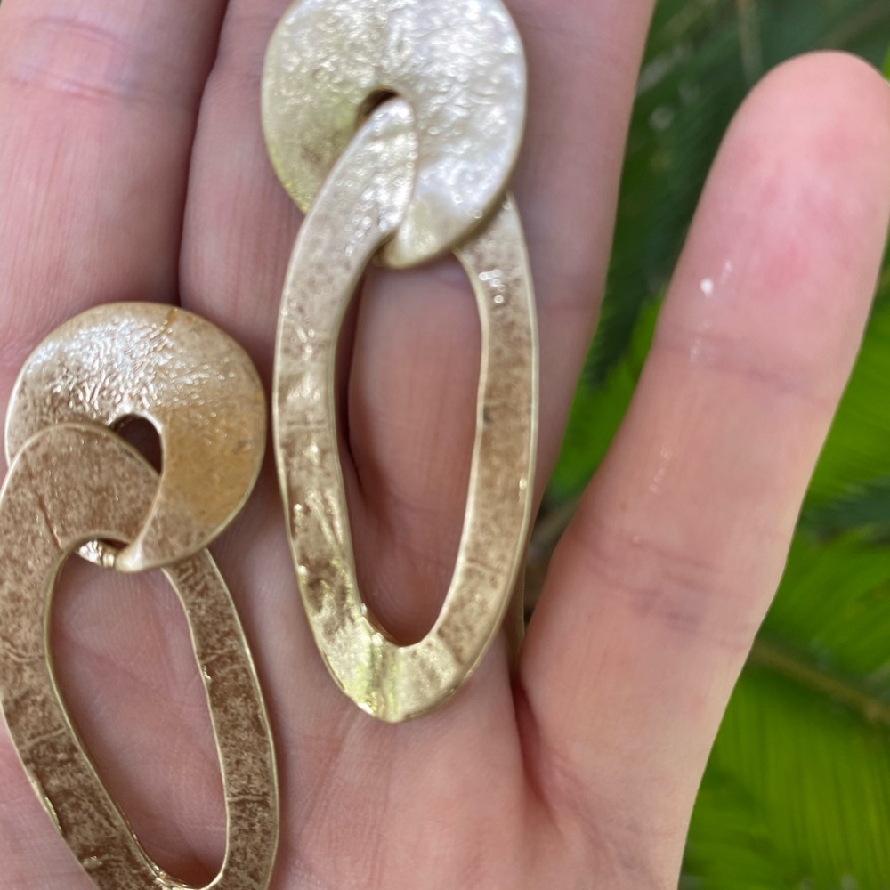 New! James Earrings - Picture 5 of 6